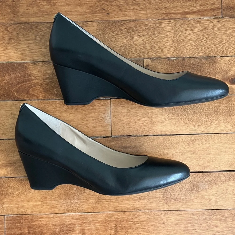 Cole Haan Wedge Waterproof Leather Pumps Black 7.5B Career Office Heels W17526